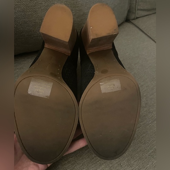 Lucky Brand Larise Perforated Bootie, Black, size 10/40 - Picture 4 of 4